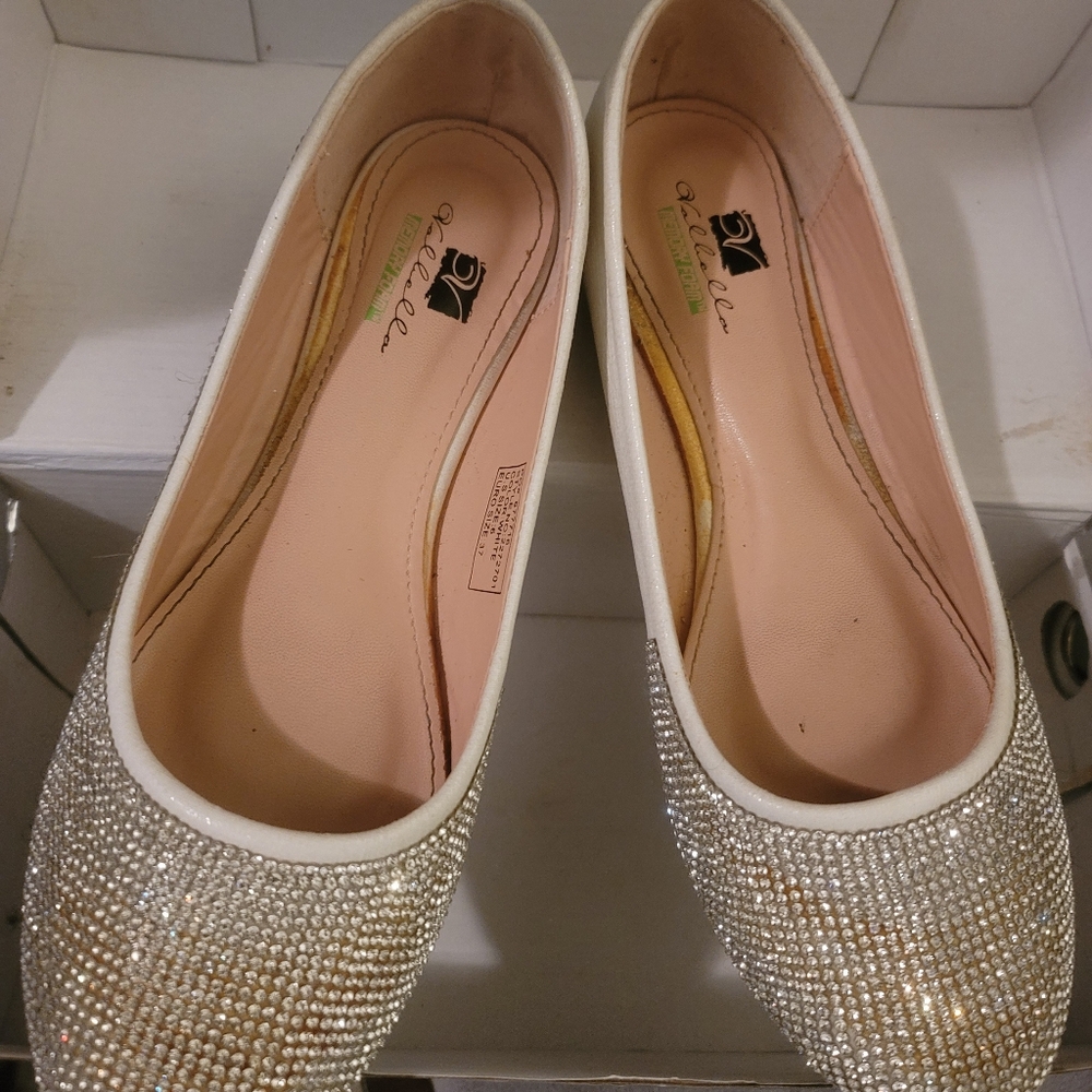 Shoes - Picture 3 of 4